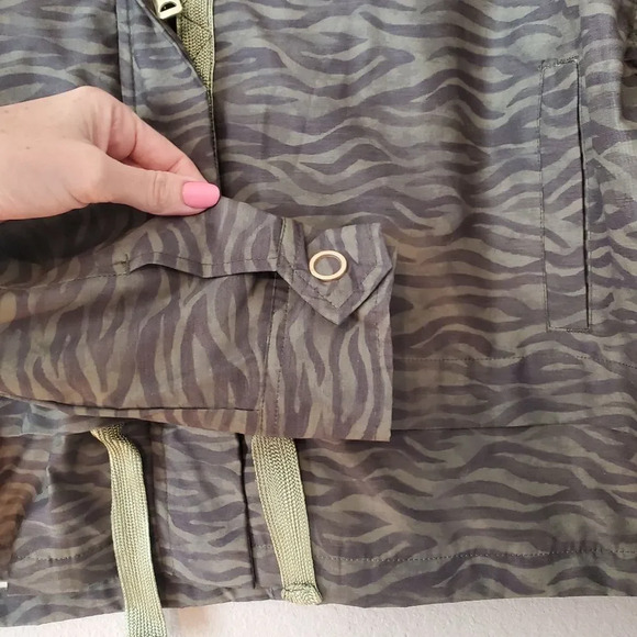 Scotch & Soda Green Tiger Printed Loose Fit Zip Jacket NWOT Size Small - Picture 10 of 11